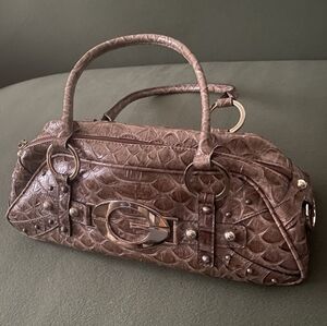 GUESS Croc Vintage Embossed Shoulder Bag Brown Faux Leather Studded Logo Y2K